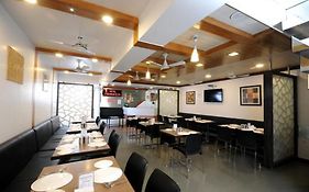 Hotel Vyankatesh & Pure Veg Restaurant
